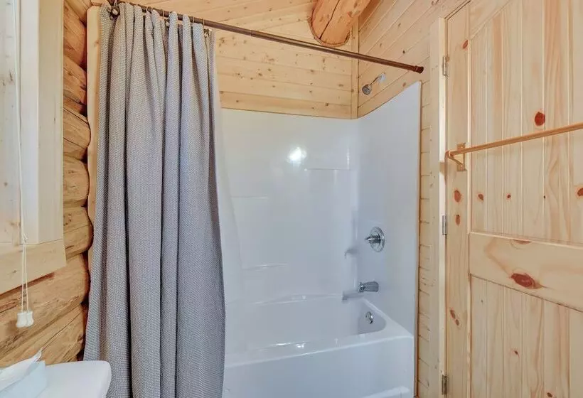 Woodsy Cabin Near Kenai River: Great For Anglers!