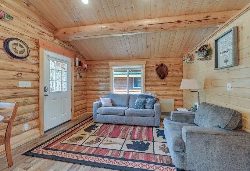 Woodsy Cabin Near Kenai River: Great For Anglers!