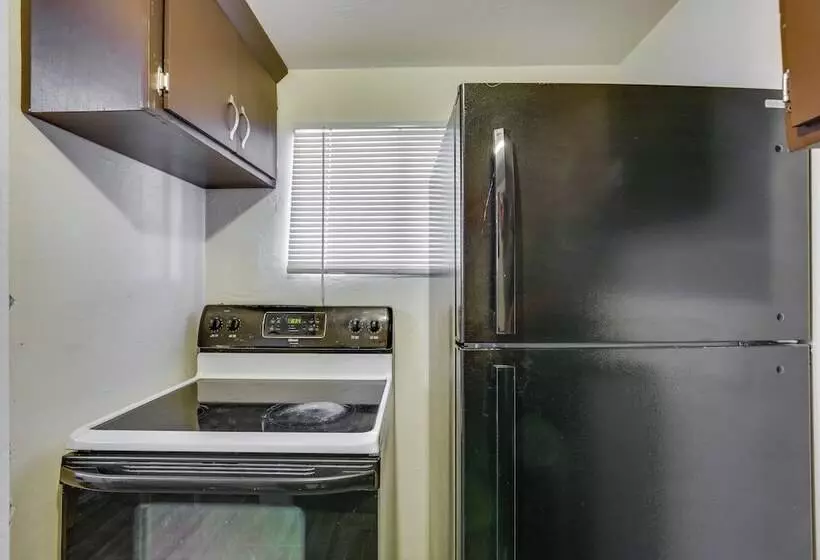 El Centro Retreat Near Local Parks & Golf Courses