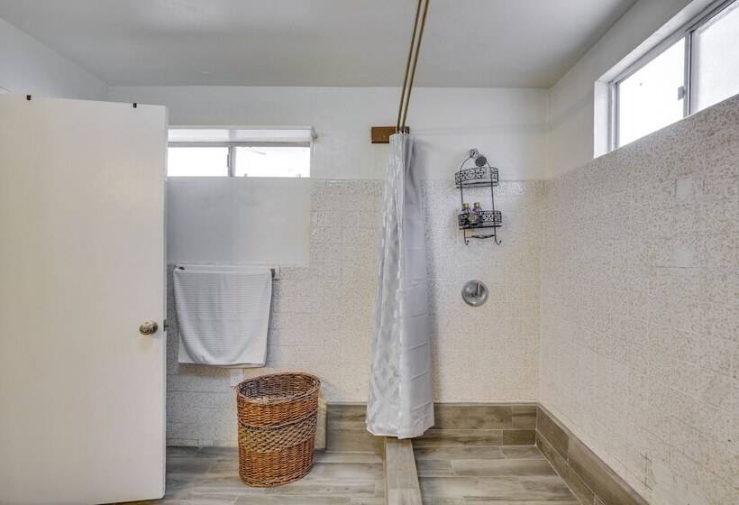 El Centro Retreat Near Local Parks & Golf Courses