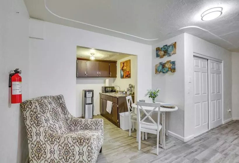 El Centro Retreat Near Local Parks & Golf Courses