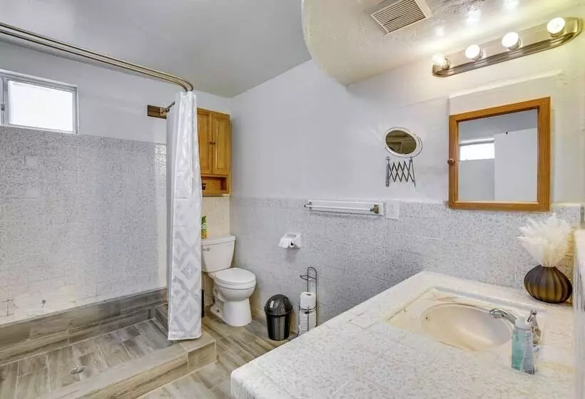 El Centro Retreat Near Local Parks & Golf Courses