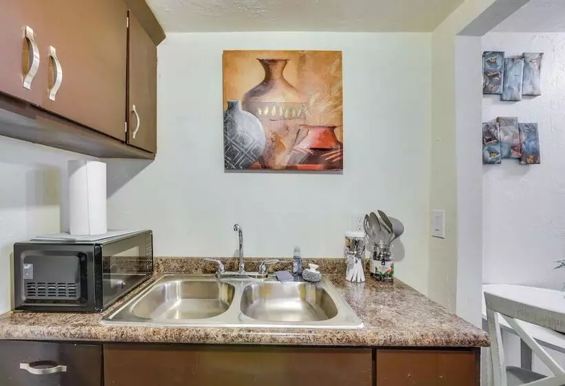 El Centro Retreat Near Local Parks & Golf Courses