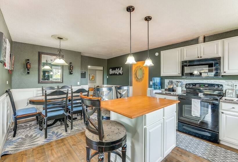 Family Spokane Valley Home W/ Patio & Gas Grill!