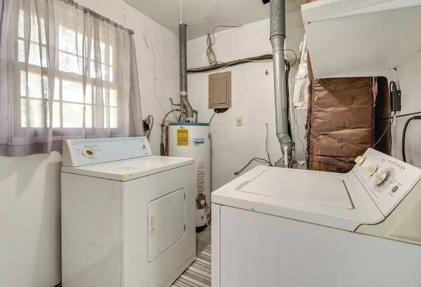 Garden City Home W/ Screened Porch: Near Savannah!