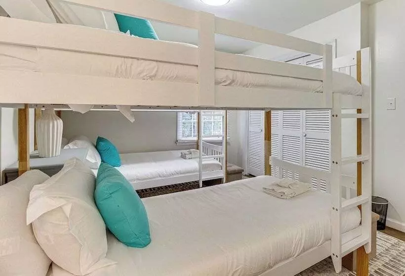 Garden City Home W/ Screened Porch: Near Savannah!