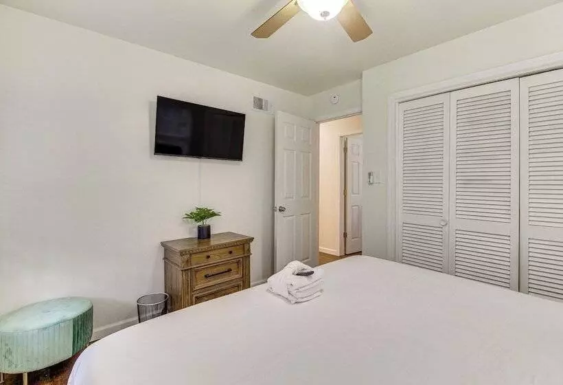Garden City Home W/ Screened Porch: Near Savannah!
