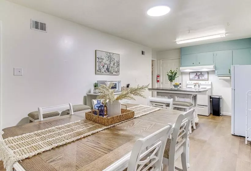 Garden City Home W/ Screened Porch: Near Savannah!