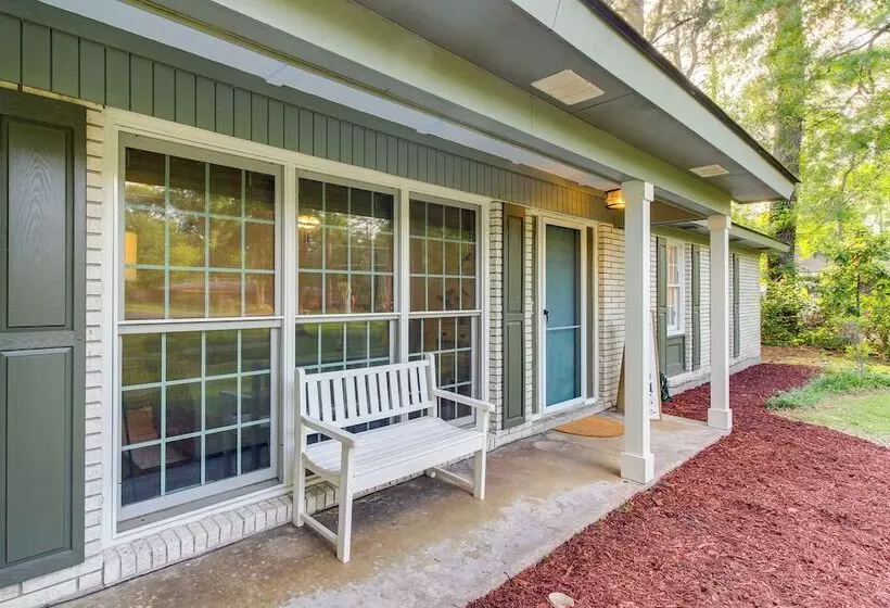 Garden City Home W/ Screened Porch: Near Savannah!