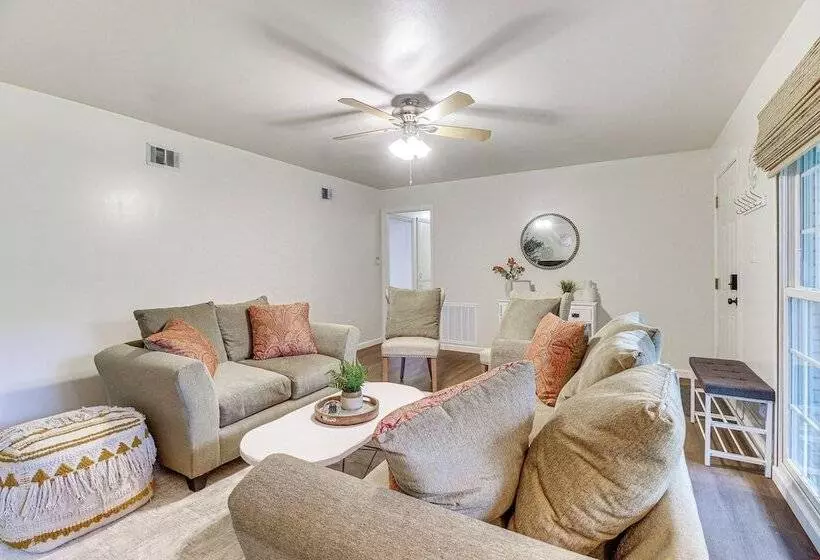 Garden City Home W/ Screened Porch: Near Savannah!