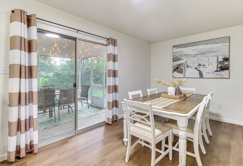Garden City Home W/ Screened Porch: Near Savannah!