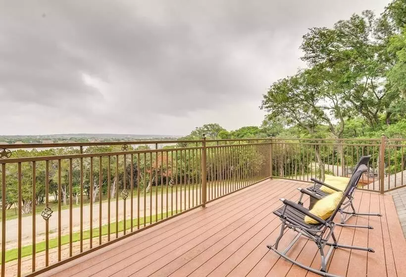 Granbury Home: Across The Street From Boat Ramp!