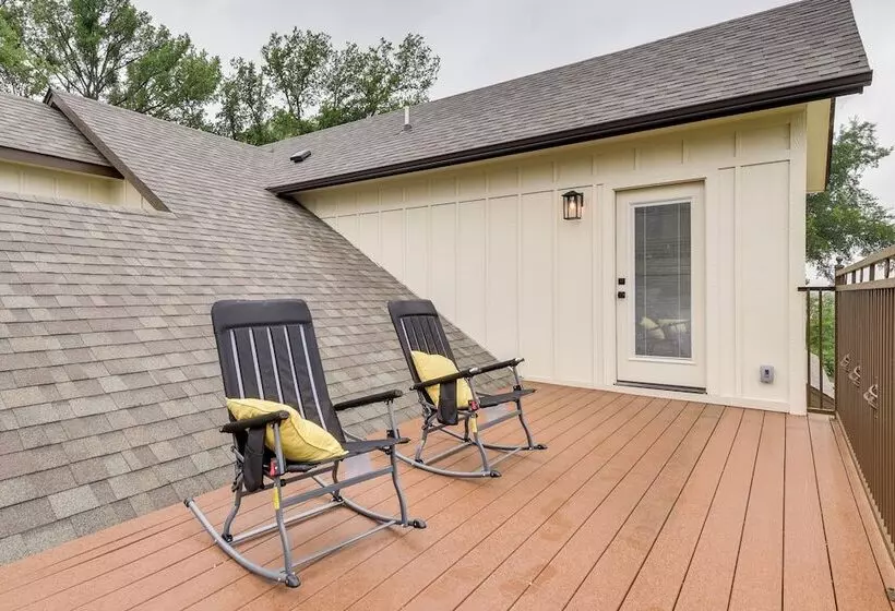 Granbury Home: Across The Street From Boat Ramp!