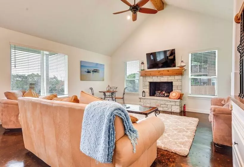 Granbury Home: Across The Street From Boat Ramp!