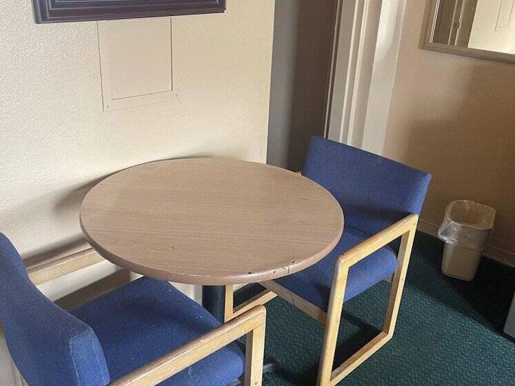 Otel Relax Inn By Oyo Clinton