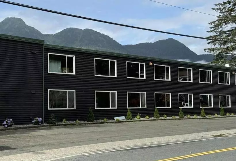 Hotelli Waterfront On Glacier
