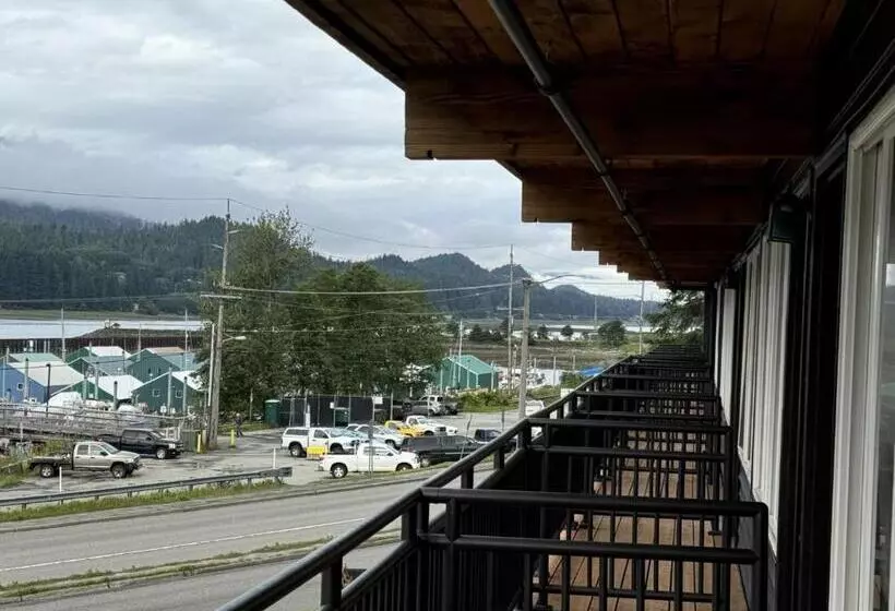 Hotelli Waterfront On Glacier
