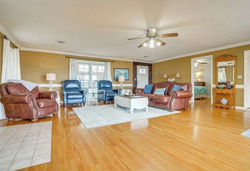 Lakefront Leesburg Home W/ Private Dock & Ramp!