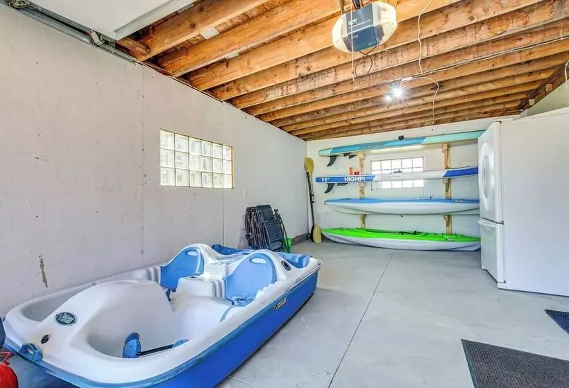 Lakefront Wisconsin Getaway: Fish, Boat, Relax!