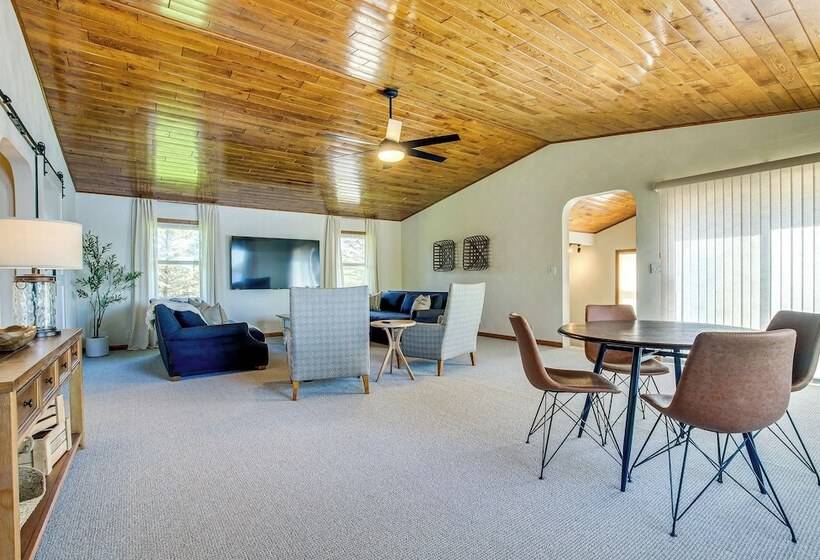 Lakefront Wisconsin Getaway: Fish, Boat, Relax!