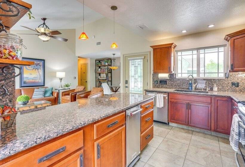Lovely Tustin Home W/ Outdoor Kitchen: 3 Mi To Zoo