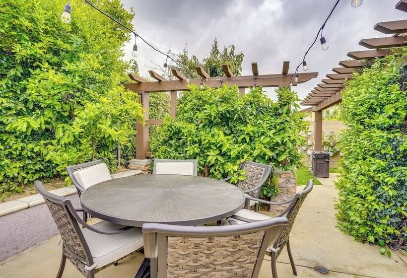 Lovely Tustin Home W/ Outdoor Kitchen: 3 Mi To Zoo