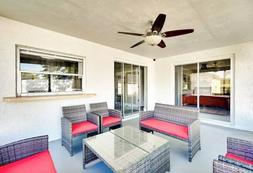 New Port Richey Home < 4 Mi To Downtown!