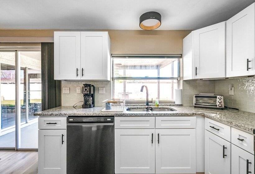 New Port Richey Home < 4 Mi To Downtown!