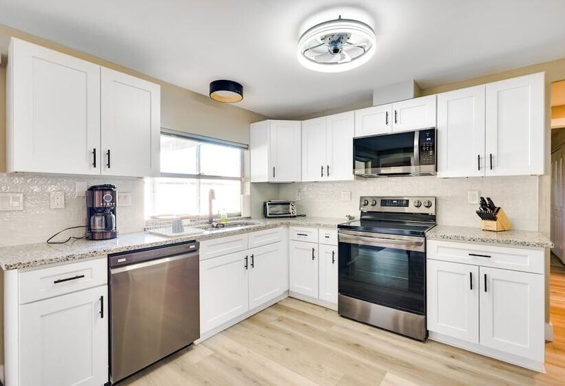 New Port Richey Home < 4 Mi To Downtown!