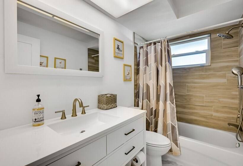 New Port Richey Home < 4 Mi To Downtown!