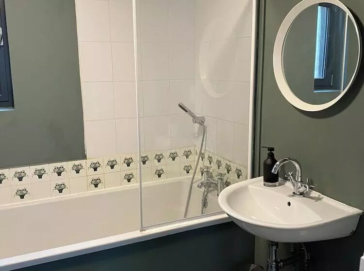 Residenssi Award Winning 6 Bed Hot Tub House In Batheaston