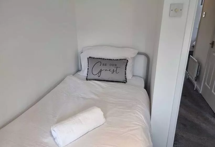 Residenssi Captivating 3 Bed House In Strood, Rochester Kent