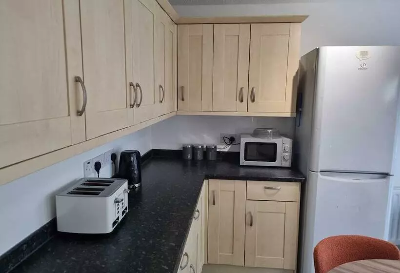 Residenssi Captivating 3 Bed House In Strood, Rochester Kent