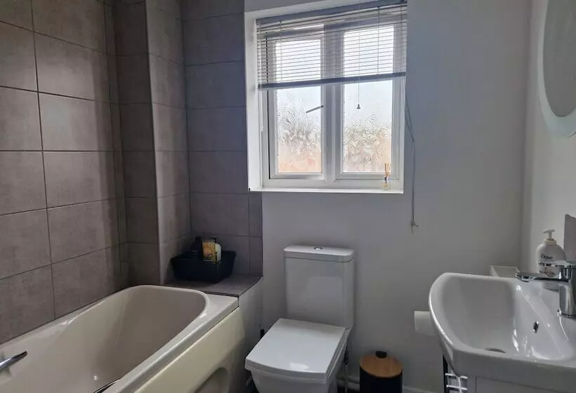 Residenssi Captivating 3 Bed House In Strood, Rochester Kent