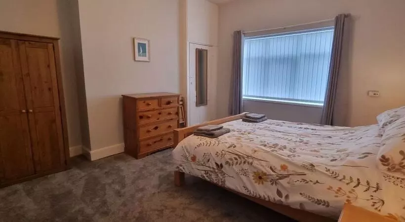 اقامتگاه Traditional 3 Bed House On The Historic Headland