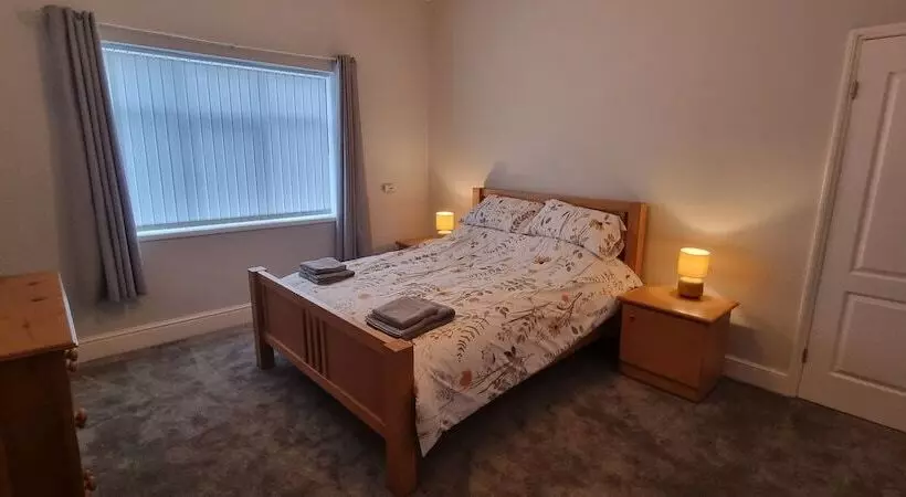 اقامتگاه Traditional 3 Bed House On The Historic Headland