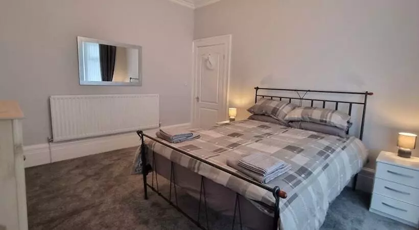 اقامتگاه Traditional 3 Bed House On The Historic Headland