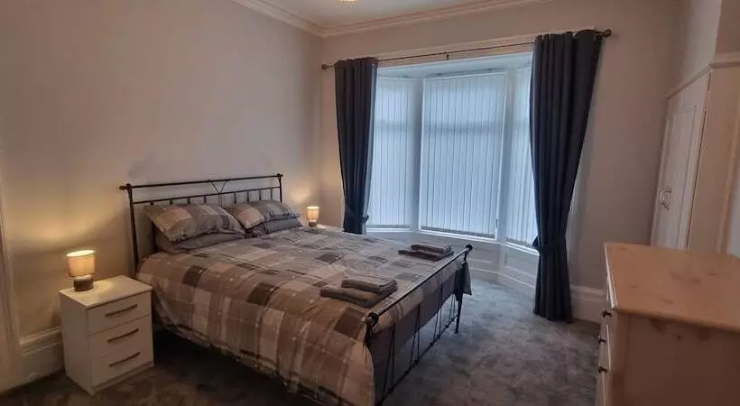 اقامتگاه Traditional 3 Bed House On The Historic Headland