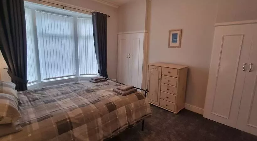 اقامتگاه Traditional 3 Bed House On The Historic Headland