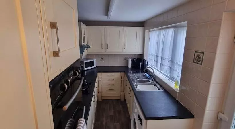 اقامتگاه Traditional 3 Bed House On The Historic Headland