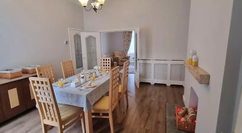 اقامتگاه Traditional 3 Bed House On The Historic Headland