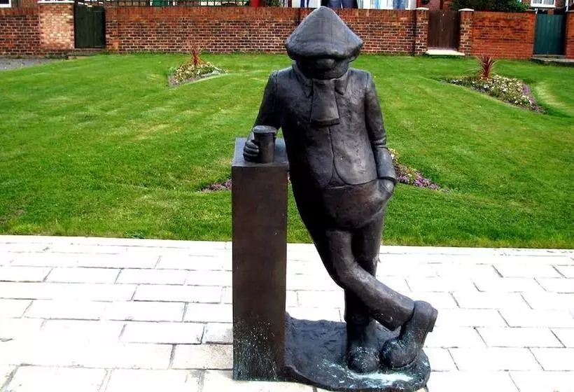 اقامتگاه Traditional 3 Bed House On The Historic Headland