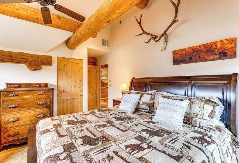 Spacious Rifle Cabin W/ Deck + Mountain Views!