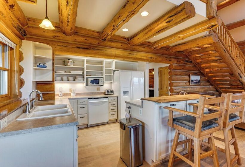 Spacious Rifle Cabin W/ Deck + Mountain Views!