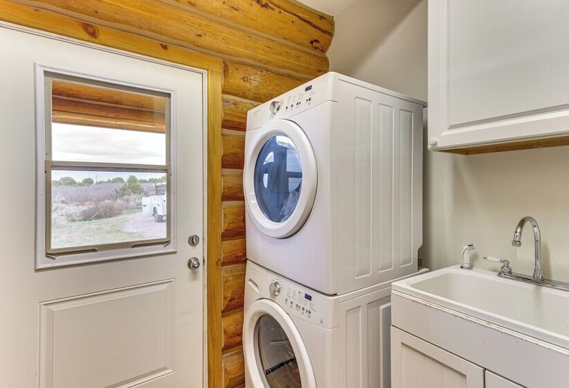 Spacious Rifle Cabin W/ Deck + Mountain Views!