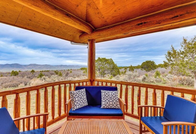 Spacious Rifle Cabin W/ Deck + Mountain Views!