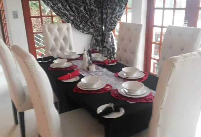 Mhlangeni Lodge B&b   Adults Only