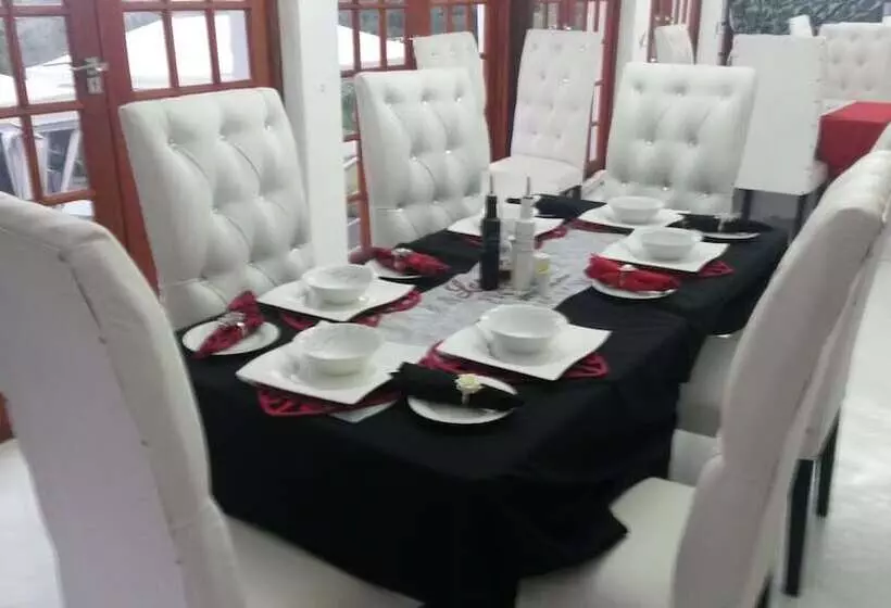 Mhlangeni Lodge B&b   Adults Only