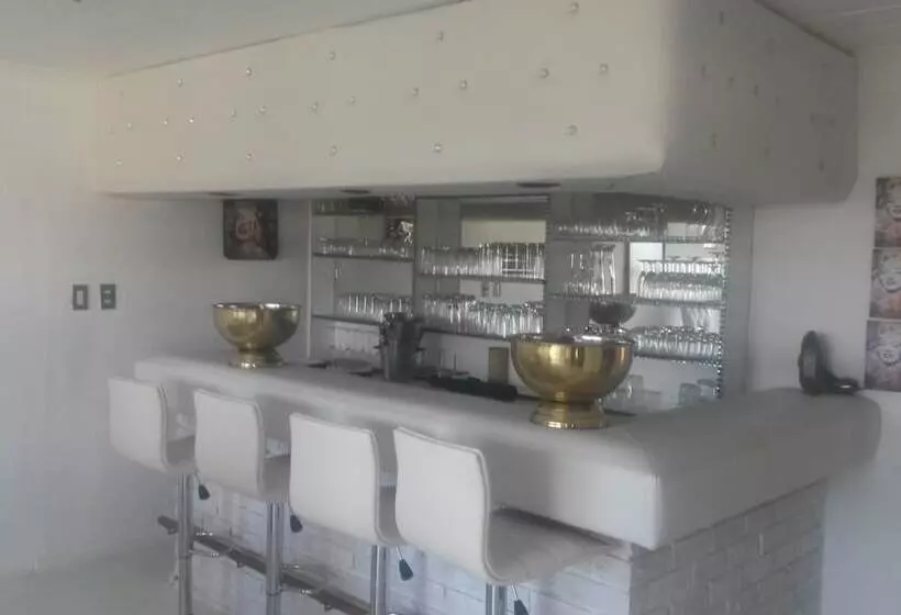 Mhlangeni Lodge B&b   Adults Only
