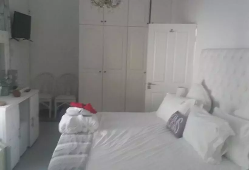 Mhlangeni Lodge B&b   Adults Only